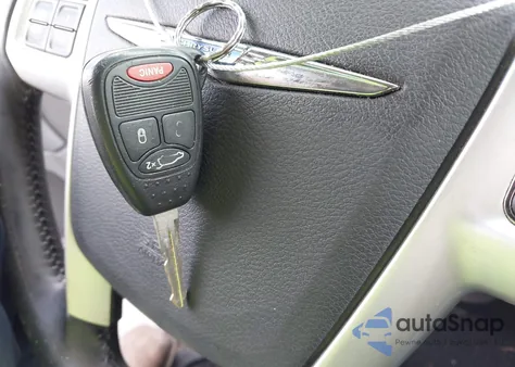 2013 Chrysler 200 Touring z USA, uszkodzony, nr VIN 1C3CCBBB0DN545305